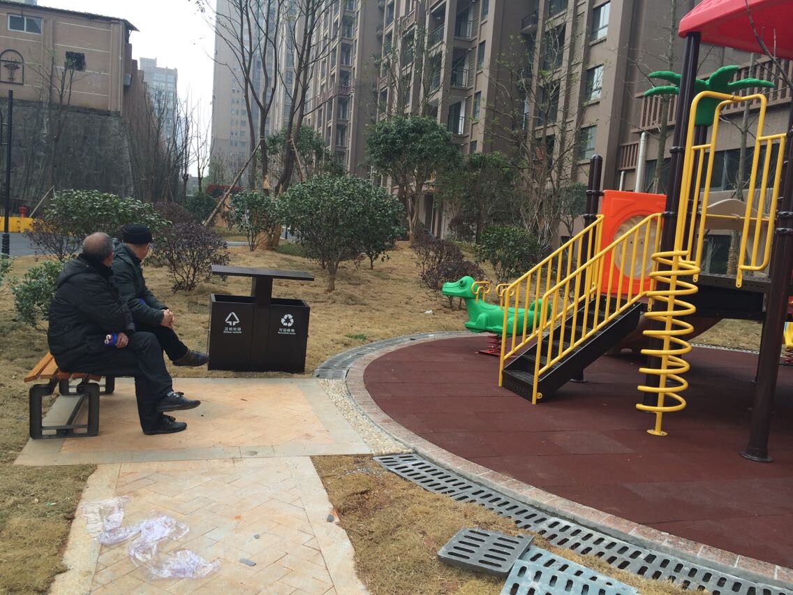 湖南戶外健身器材,長沙兒童游樂設施,塑膠跑道施工,公園椅垃圾桶